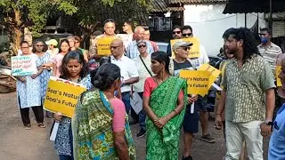 Protest against tree cutting at Aivao Dona Paula