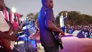 Evangelist Arnold Munga singing (Yesu ni Rafiki)