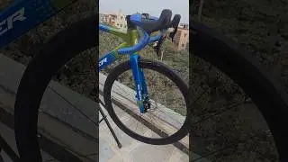 Elsier Alloy Road Bicycle with Carbon Fork. 11 Speed , Full Hydraulic Groupset