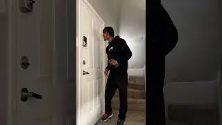 Держу пари, она больше не возьмет посылку 😭