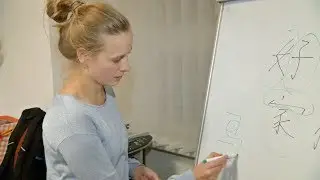 V Č&iacute;ně můžete j&iacute;t na n&aacute;kup klidně v pyžamu, ř&iacute;k&aacute; lektorka č&iacute;n&scaron;tiny Hana Hernandes Such&aacute;