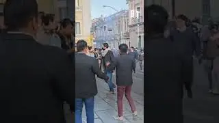 Pro-coup Bolivian troops are chased out of La Paz's central plaza by protesters. #bolivia