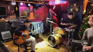 WeiSheng Lin (林煒盛）trio at BlueNote ,1st set