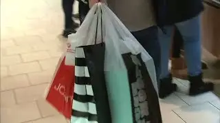 How to save money when holiday shopping