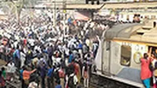 Local Train Service Delayed In Mumbai