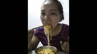 makan mie ceplike naplok ning lambe😂😂😂