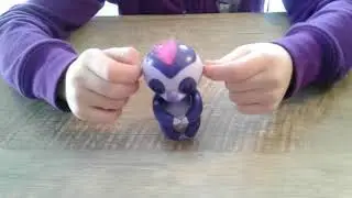 Maya reviews Fingerlings sloth!