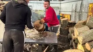 Good carving wood guys 💪💪💪🪓🪓🪓 Relax video carving 👍👍👍🌳🌳🌳
