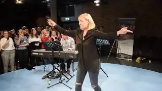Impromptu sing a long with Kerry Ellis
