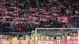 ATMOSFERA SUPERBA LA UTA - DINAMO! IMAGINI DIN TRIBUNELE ARENEI “FRANCISC NEUMAN”