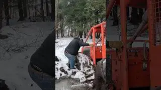 Маленький лесовоз и трелевочный трактор застряли в грязи 🤣 #лесозаготовка #неудача #трелевочныйтр...