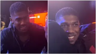 ANTHONY JOSHUA &lsquo;JOKES WITH FANS&rsquo;