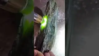 High quality bone jade from Afghanistan. #nephrite #jade #stone #curving #nephritejewelry #jadeite