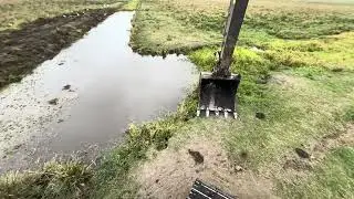 LIMPANDO VALETA QUE FIZ O PASSADOR 🛑 Escavadeira hidráulica ( ep 3 )