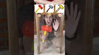 Qual martelo vai rasgar a parede transparente?!😱 #shorts #challenge
