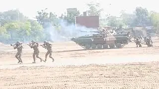 अचानक मंच की तरफ दौड़े सेना के अर्जुन टैंक ||