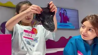 GWEN & JEAN GO TO THE SLOOMOO SLIME FACTORY!