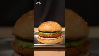 Неделю Ем Бургеры. День 6 🍤🍔 #shorts