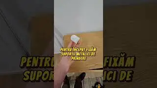 Rolete textile cu material black-out și prindere pe perete.