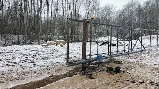 продолжаем монтаж ворот. Пролет 6 метров,балка евро 9 метров, двигатель r-tech 1000.