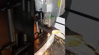 Laser światłowodowy z przystawką do cięcia rur i profili CORMAK FIBER LF3015EPR #lasercutting #laser