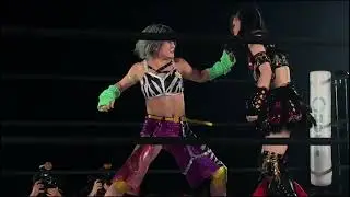 伊藤麻希が腕を引いて厳しいエルボーを放つも遠藤有栖がエルボーで返した上でドロップキックを突き刺してから鈴芽にタッチを渡すと高いドロップキック　 東京女子プロレス「WRESTLE PRINCESS V」