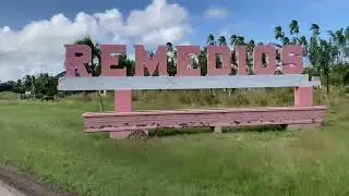 En bicicleta por carretera hasta un pueblo colonial en Cuba 