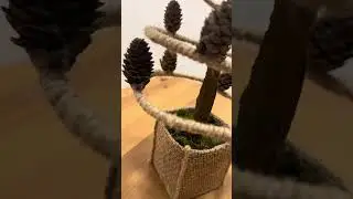 Mini-Weihnachtsbaum aus Upcycling &ndash; Jute, Zapfen & Kordel | DIY Deko Idee #bastelmitkindern