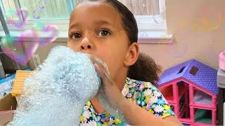 DIY COLORFUL BUBBLES!! (Fun Science)