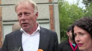 Protest und Gegenprotest am Fl&uuml;chtlingsheim in Hellersdorf