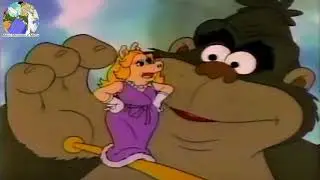 The GIANT GORILLA takes Miss Piggy Up the Skyscraper [BLINK MOMENT]