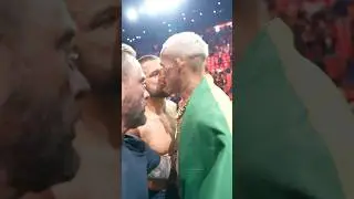 Por outro &acirc;ngulo, a encarada entre Charles do Bronxs e Mateusz Gamrot na pesagem do #UFCRio! 👀