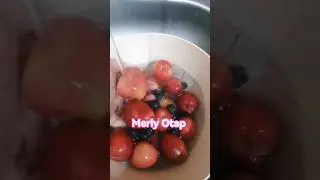 WASHING FRUIT BERRIES AND STRAWBERRY APPLE #shorts #asmr #shortvideo @merlyotap6964