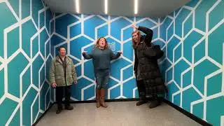 Музей иллюзий в Бостоне, Массачусетс, Большой/Малый зал Эймса