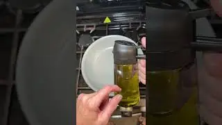What? A super cheap 2 in 1 Oil Dispenser - Pour & Spray? How does it work?