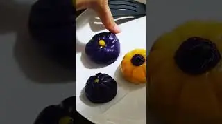 Making pumpkin shaped rice cakes for Halloween #halloweenfoodideas #ricecake #funkidsactivities
