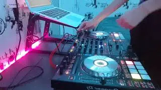 viby house mix.    djtoro
