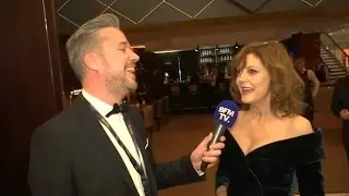 Susan Sarandon rev&ecirc;t son plus beau pyjama pour la s&eacute;ance plein air de 