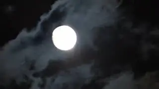 00172 les nuages jouent &agrave; cache cache avec  la lune &agrave; BEAULIEU SUR MER ('French riviera)