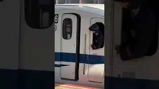 N700系が閉扉する風景#女性車掌 #鉄道 #電車 #山陽新幹線 #jr西日本