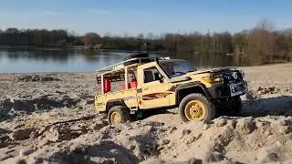 MN82 (Toyota Land Cruiser '79) with working steering wheel 1/12 scale model from 