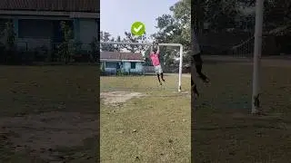 How to grip a high ball ✅ #shorts #youtubeshorts #shortvideo #goalkeeper #football #gk #gloves