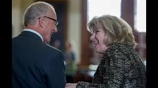 Texas Senate passes teacher pay raise, adds librarians