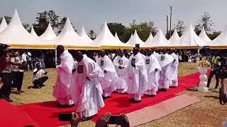 See the Newly Ordained Catholic Priests thanksgiving dance 🔥🔥🔥