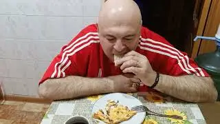 Мукбанг. Яичница с беконом и кофе. Песни о Ростове Павла Берденникова.