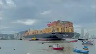 Manobra do navio SEASPAN FALCON no Complexo Portu&aacute;rio