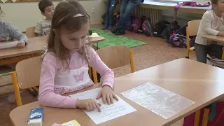 Prvňáčci na škole Záhuní museli vysvědčení hledat