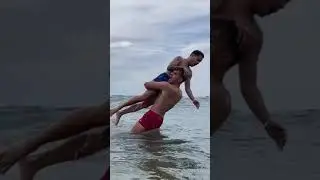 Cuando VAS A LA PLAYA con tus AMIGOS #shorts