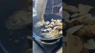 Mushroom omlette #healthybreakfast #youtubeshorts #mushroomrecipe 28 December 2025