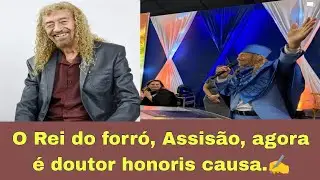 O exato momento em que ASSIS&Atilde;O receber o t&iacute;tulo de doutor honoris causa. ✍️
